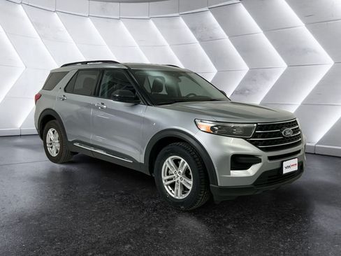 Used 2023 Ford Explorer XLT RWD image 1