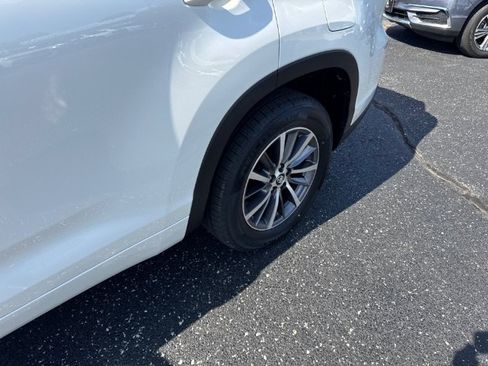 Used 2018 Toyota Highlander XLE FWD image 11