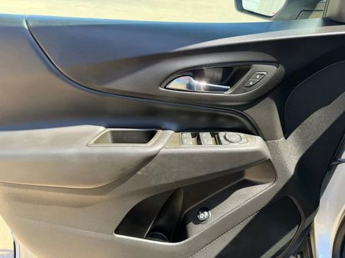 Used 2022 Chevrolet Equinox LT image 18