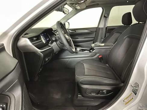 Used 2023 Jeep Grand Cherokee L Laredo w/ Luxury Tech Group I AWD/4WD image 11