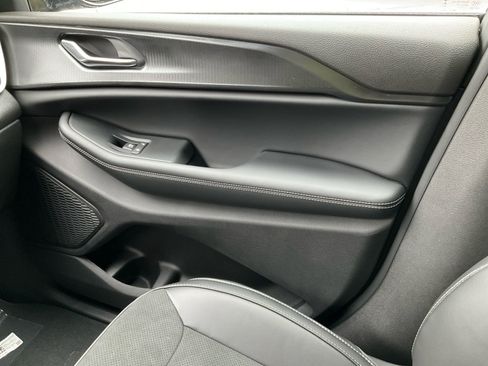 New 2025 Jeep Grand Cherokee Altitude image 16