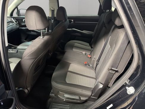 Used 2023 Kia Sorento LX image 18