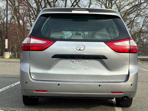 Used 2015 Toyota Sienna L FWD image 3