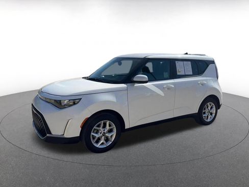Used 2025 Kia Soul LX w/ LX Technology Package FWD image 7