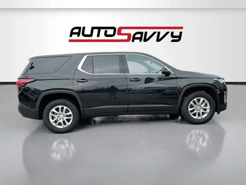Used 2023 Chevrolet Traverse LS FWD image 8