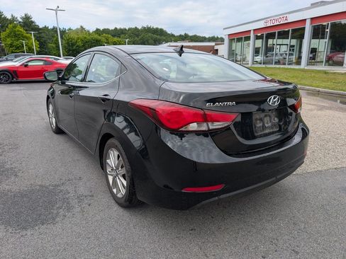 Used 2015 Hyundai Elantra SE w/ Option Group 03 FWD image 3