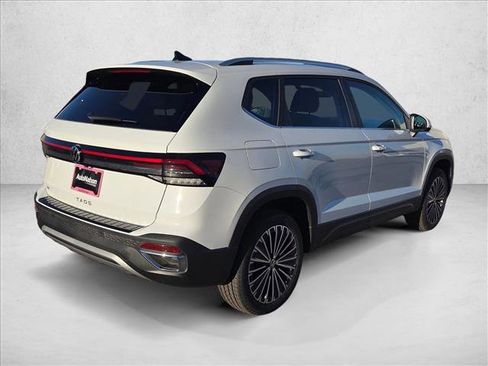 New 2026 Volkswagen Taos SE FWD image 3