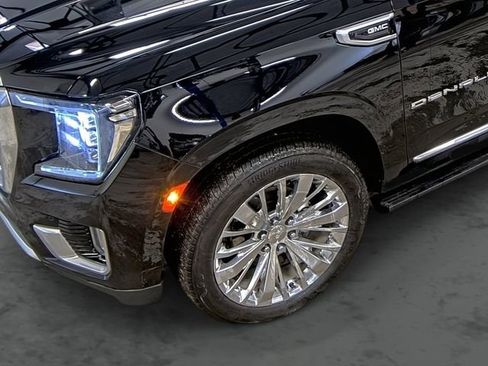 Used 2022 GMC Yukon Denali w/ Denali Ultimate Package AWD/4WD image 8