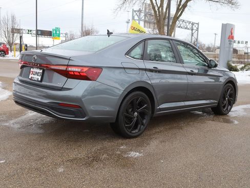 Used 2025 Volkswagen Jetta SE w/ Sunroof Package image 10