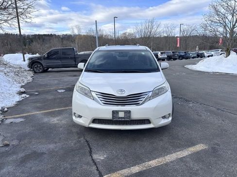 Used 2017 Toyota Sienna Limited image 8