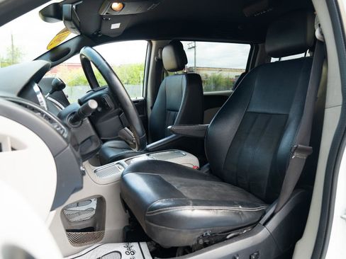 Used 2019 Dodge Grand Caravan SXT FWD image 21