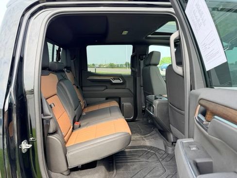 Certified 2025 Chevrolet Silverado 1500 High Country AWD/4WD image 9