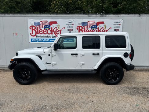 Used 2021 Jeep Wrangler Unlimited Sahara AWD/4WD image 7
