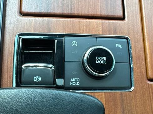 Used 2018 Lincoln Navigator Reserve AWD/4WD image 24