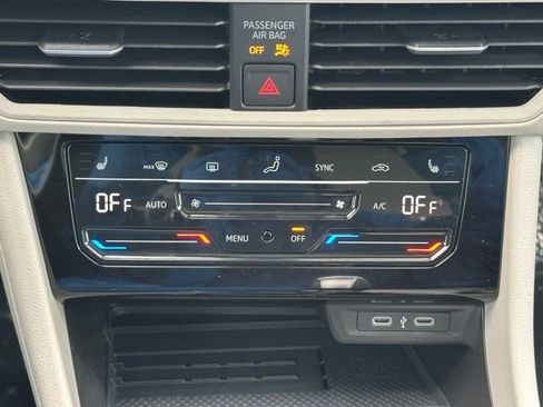 New 2025 Volkswagen Jetta SE FWD image 35