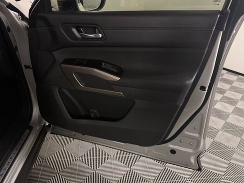 Used 2024 Nissan Pathfinder Platinum w/ Cargo Package image 34