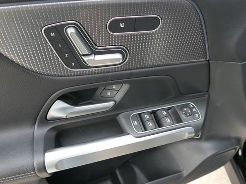 Used 2023 Mercedes-Benz GLB 250 image 14