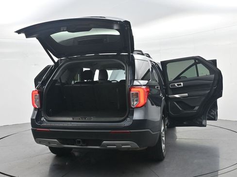Used 2023 Ford Explorer XLT w/ Equipment Group 202A AWD/4WD image 44