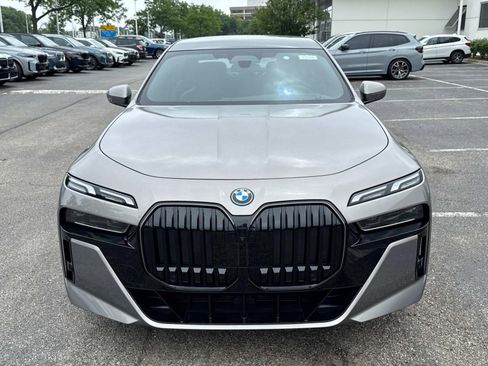 New 2025 BMW i7 xDrive60 AWD/4WD image 2