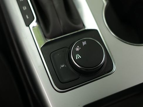 Used 2025 Chevrolet Blazer LT FWD image 18