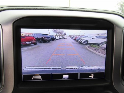 Used 2020 GMC Sierra 1500 SLE w/ SLE Value Package image 24