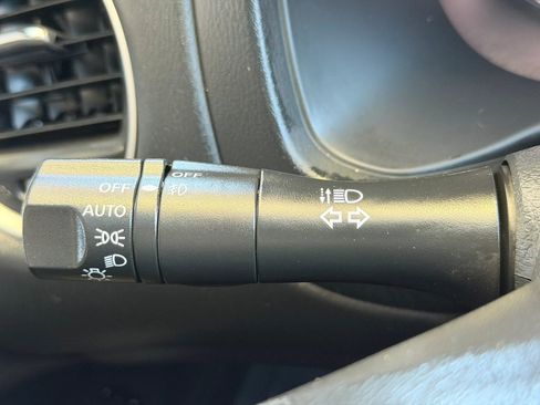 Used 2015 Nissan Pathfinder SL w/ SL Tech Package FWD image 11
