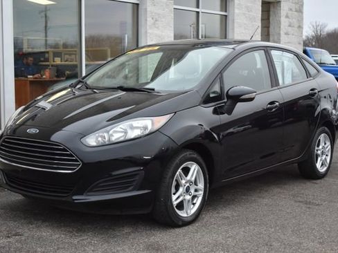 Used 2019 Ford Fiesta SE w/ Cold Weather Package image 9