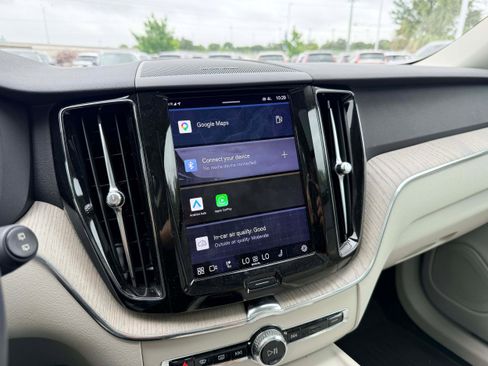 Certified 2023 Volvo XC60 B5 Plus w/ Climate Package FWD image 18