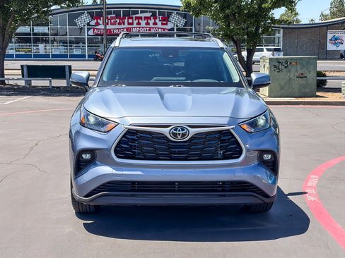 Used 2023 Toyota Highlander XLE AWD/4WD image 6