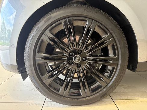 Used 2025 Land Rover Range Rover SE AWD/4WD image 10