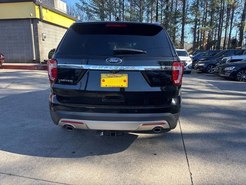 Used 2017 Ford Explorer Limited w/ Equipment Group 301A image 5