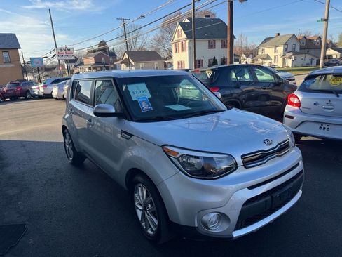 Used 2017 Kia Soul + image 7