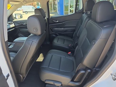 Used 2023 GMC Acadia SLT image 13