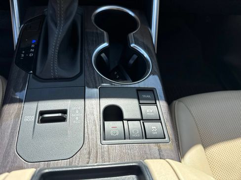 Used 2023 Toyota Highlander Limited AWD/4WD image 19