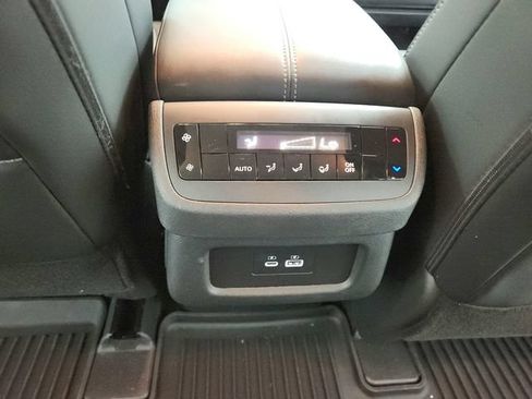 Used 2025 Nissan Pathfinder SL FWD image 36