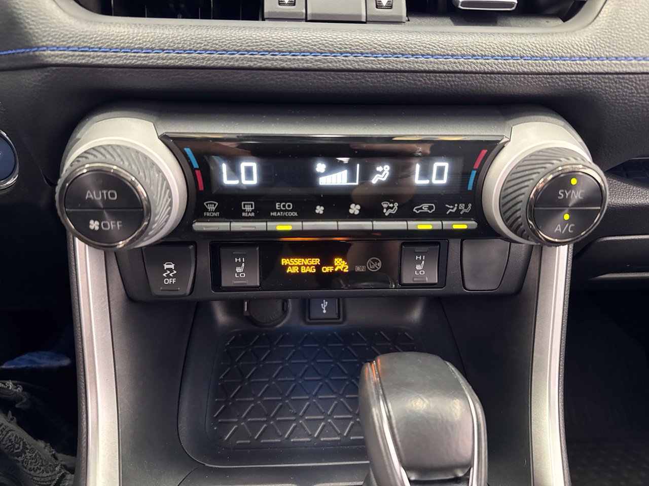Used 2021 Toyota RAV4 XSE w/ XSE Grade Weather Package AWD/4WD image 33