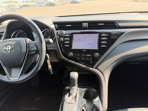 Used 2020 Toyota Camry SE FWD image 19