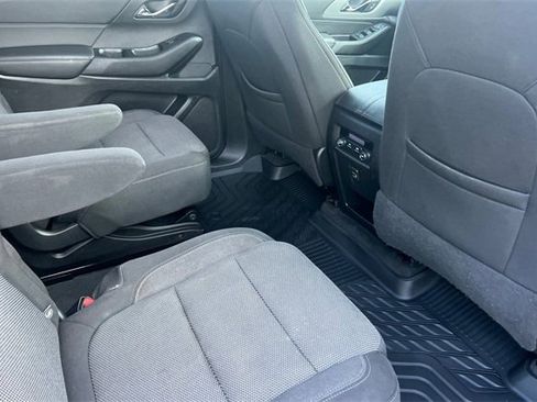 Used 2023 Chevrolet Traverse LT image 19