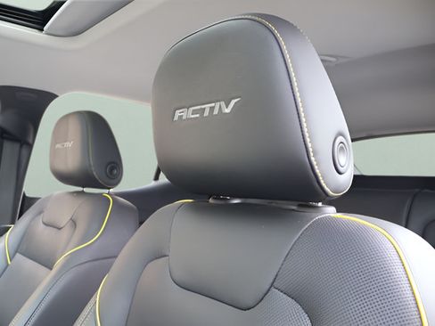 Used 2024 Chevrolet Trax ACTIV w/ Sunroof Package FWD image 15