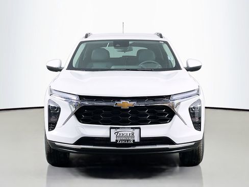 New 2026 Chevrolet Trax LT w/ Driver Confidence Package image 2