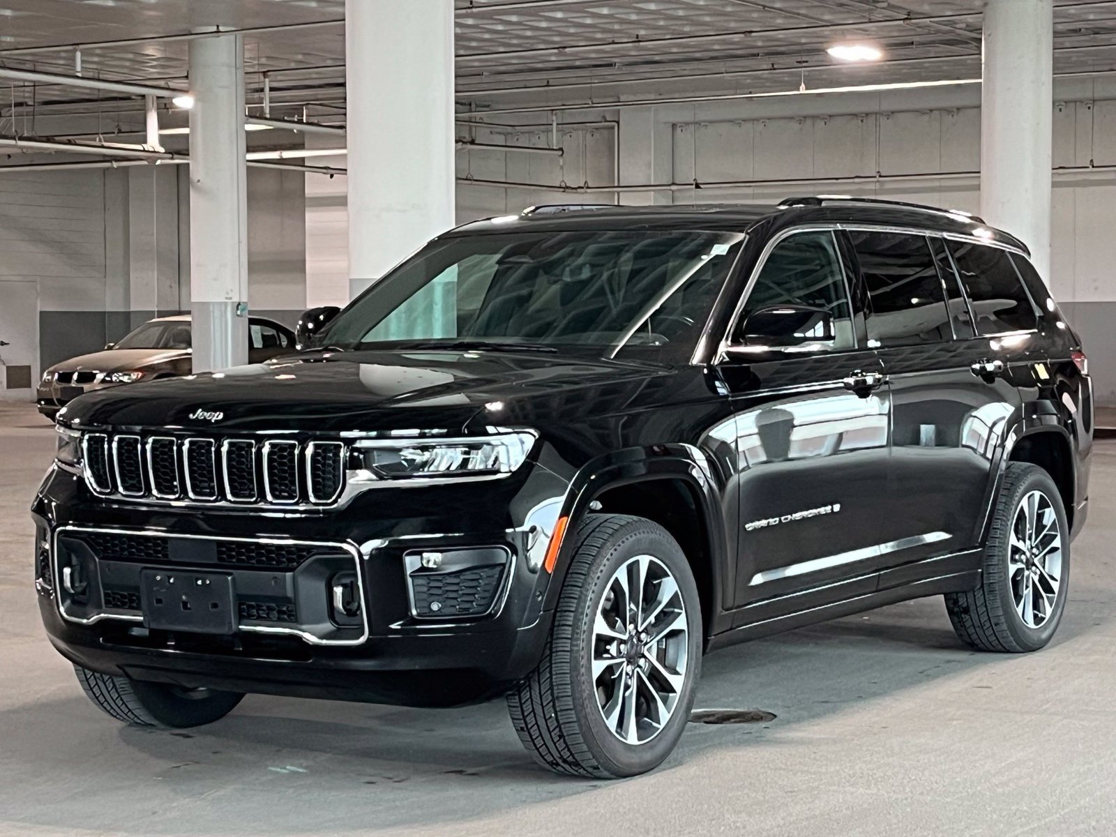 Used 2021 Jeep Grand Cherokee L Overland w/ Luxury Tech Group IV AWD/4WD image 4