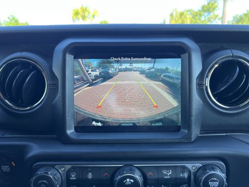 Used 2021 Jeep Wrangler Unlimited Sahara AWD/4WD image 25