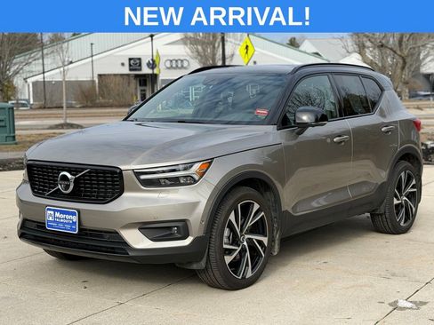 Used 2022 Volvo XC40 T5 R-Design w/ Advanced Package image 5