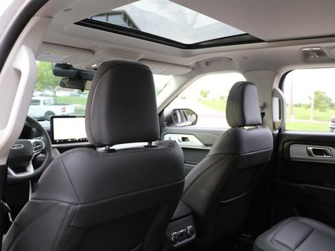New 2026 Ford Explorer Active w/ Active Comfort Package AWD/4WD image 16