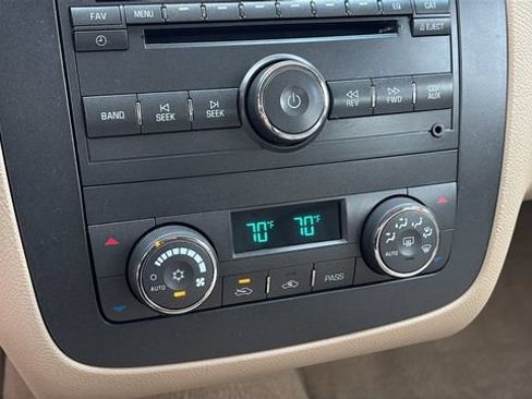 Used 2011 Buick Lucerne CXL FWD image 29