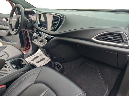 Used 2023 Chrysler Pacifica Touring-L w/ S Appearance Package FWD image 15