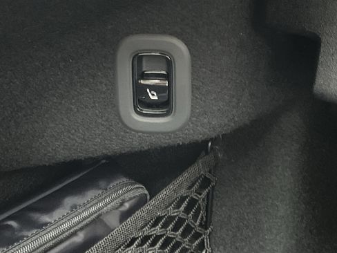 Certified 2024 Mercedes-Benz CLE 450 4MATIC Cabriolet image 18