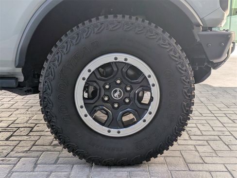 Used 2023 Ford Bronco Badlands w/ Sasquatch Package image 11