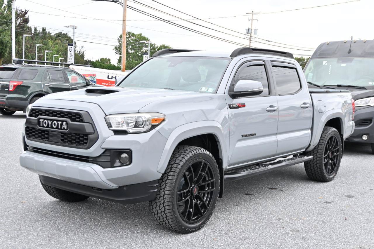 Used 2018 Toyota Tacoma TRD Sport w/ Technology Package AWD/4WD image 8