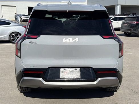 New 2026 Kia EV9 Land image 4